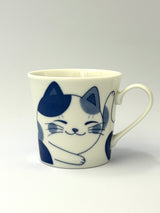 Coffee cup with cat motif