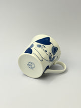 Coffee cup with cat motif
