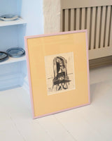 #A4 Mona Lisa sits on a chair
