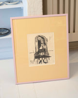 #A4 Mona Lisa sits on a chair