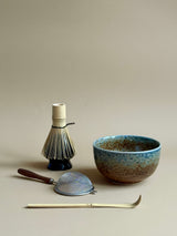 Matchasæt med blåglaseret skål