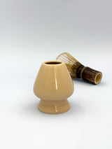 Beige holder til matcha piskeris