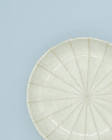 Lille beige tallerken med striber