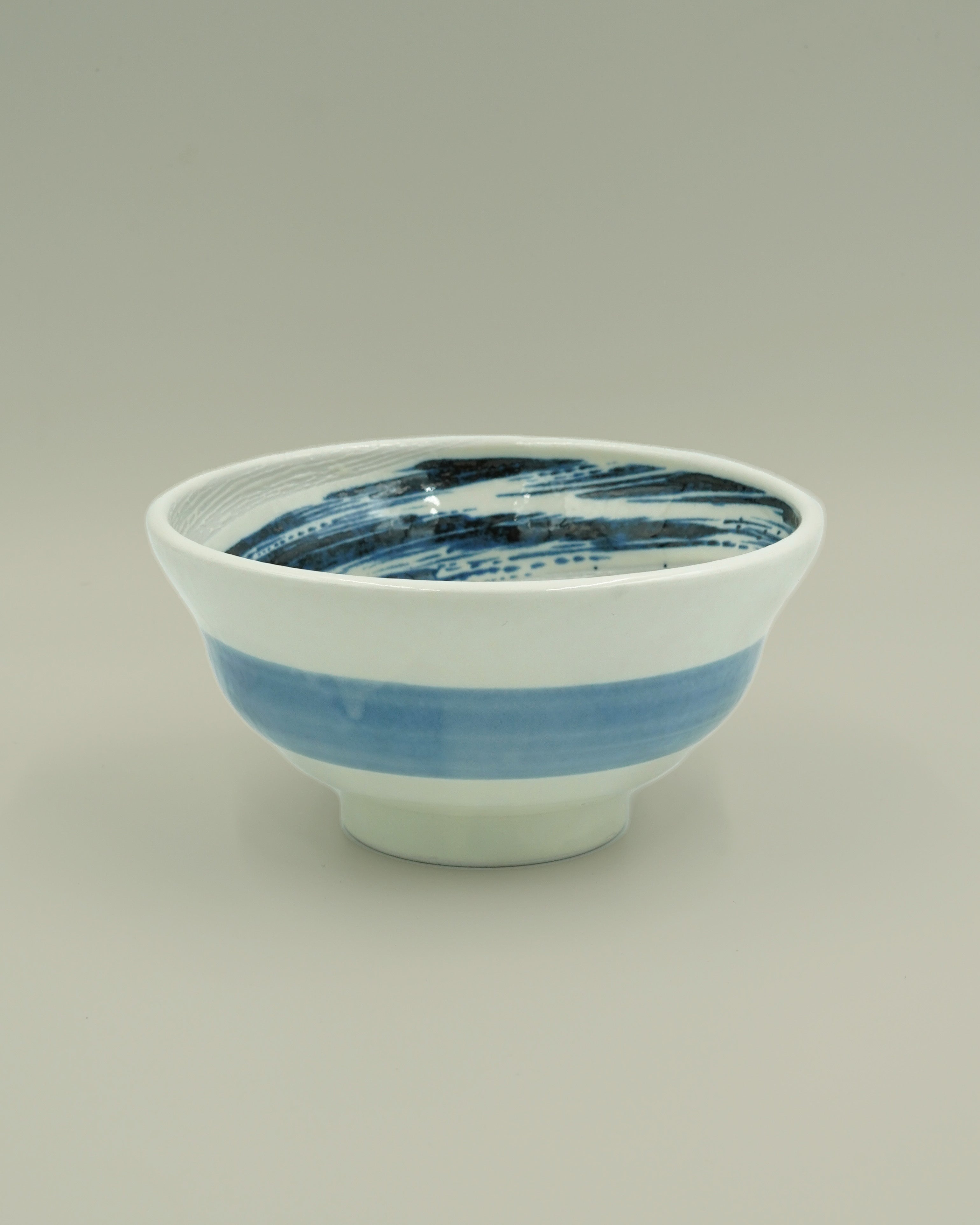 White ramen bowl with brush strokes Japanese ceramics Seramikku