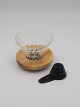 Hario funnel in glass with olive wood (02)