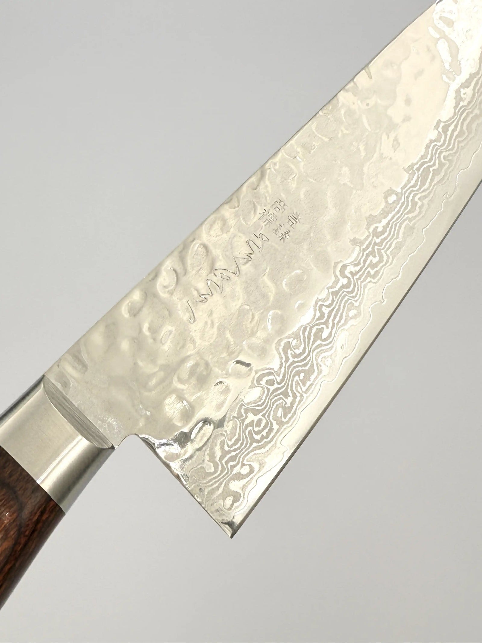 Santoku kniv | 18 cm | Mahogni | Håndsmedet japansk kniv | Seramikku