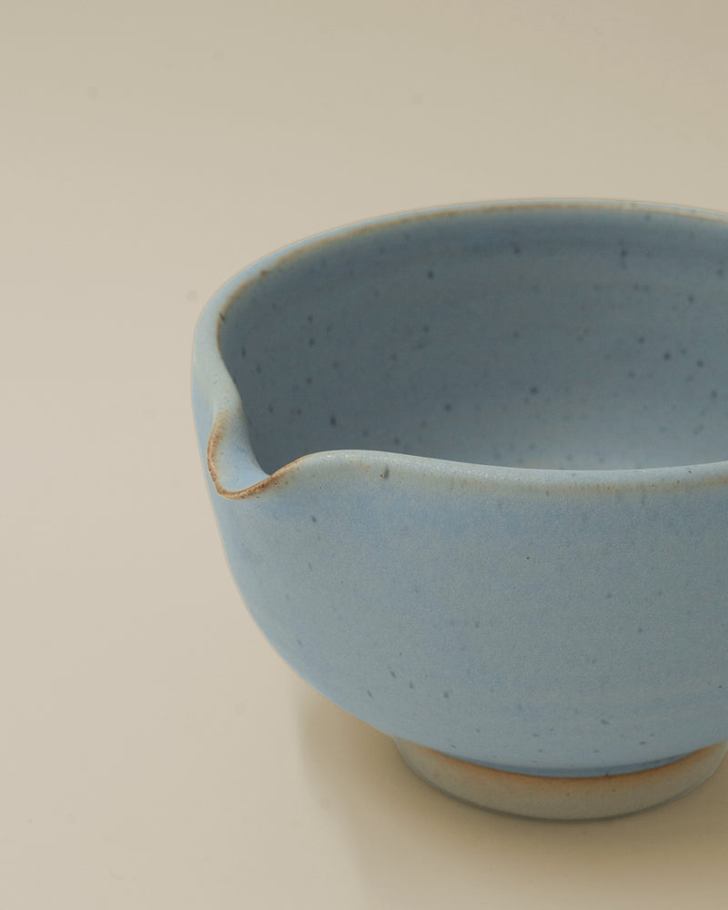 Matcha bowl with pouring spout Julie Damhus x Seramikku