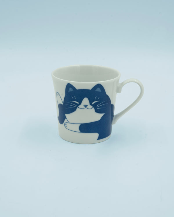 Coffee cup with cat motif