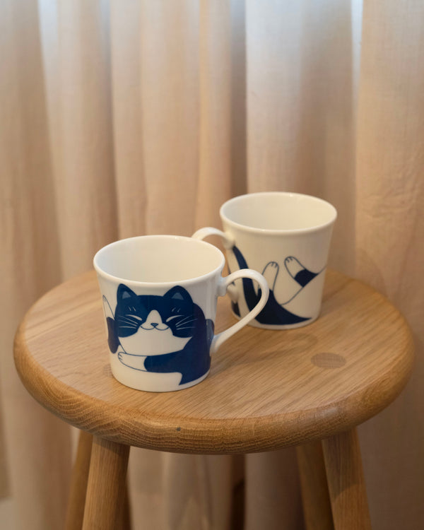 Coffee cup with cat motif