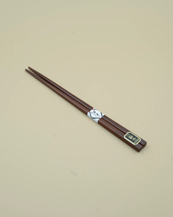 Spisepinde i brunt træ