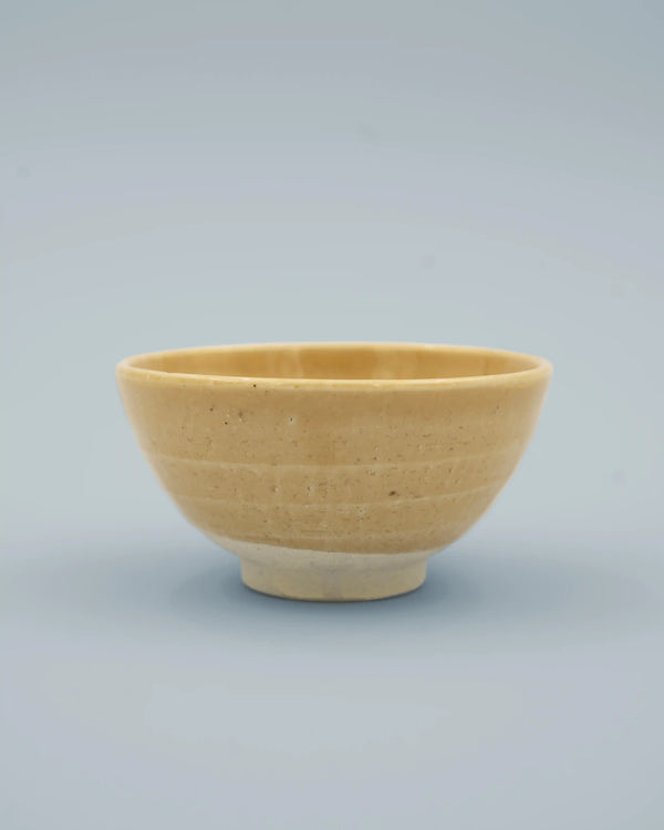 Gul risskål med rustik fod