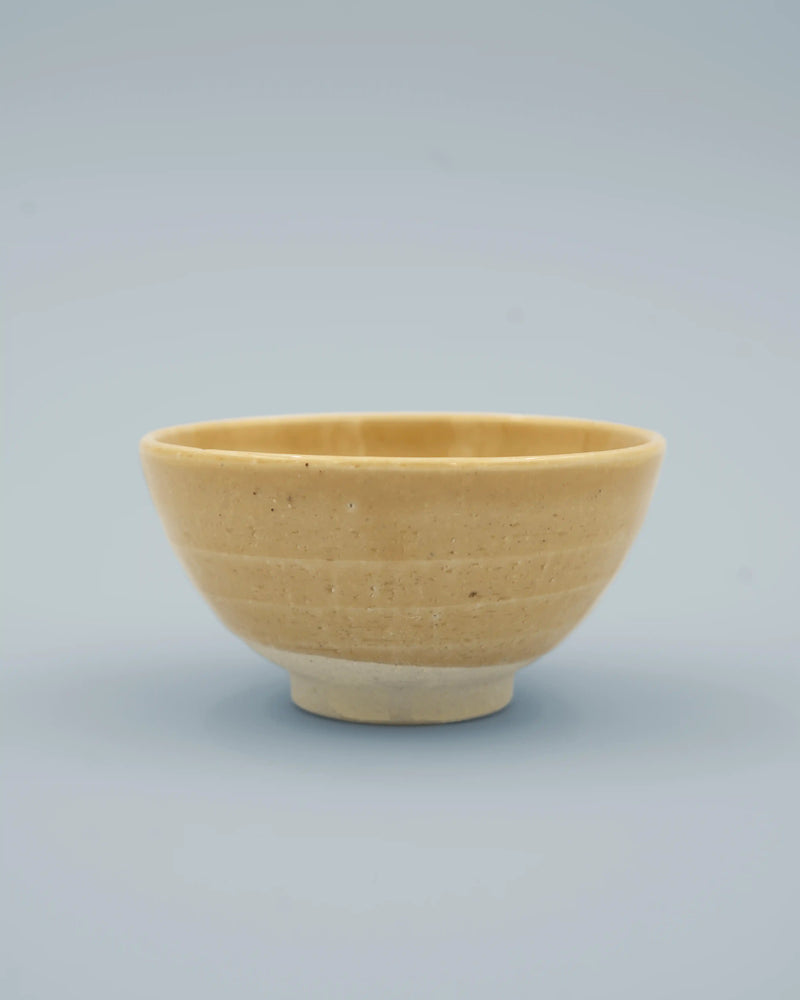 Gul risskål med rustik fod