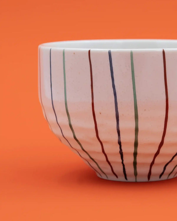 Stor kop med farvede striber