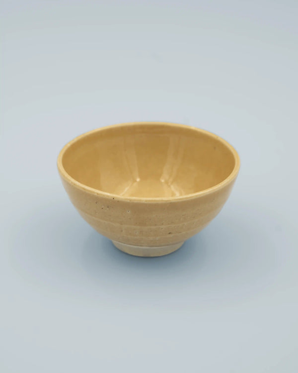 Gul risskål med rustik fod