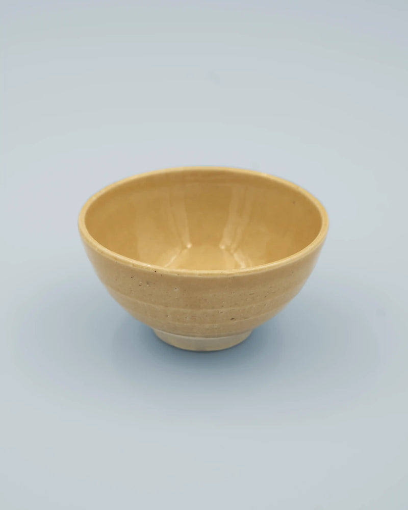 Gul risskål med rustik fod