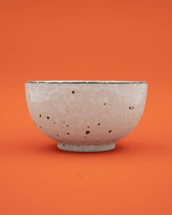 Hvid matchaskål med glasurstænk