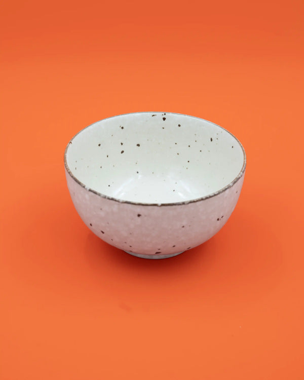 Hvid matchaskål med glasurstænk