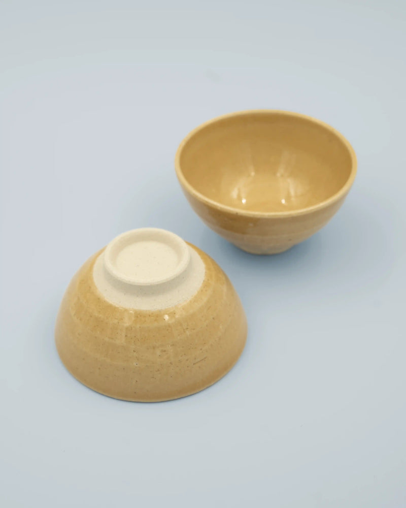 Gul risskål med rustik fod