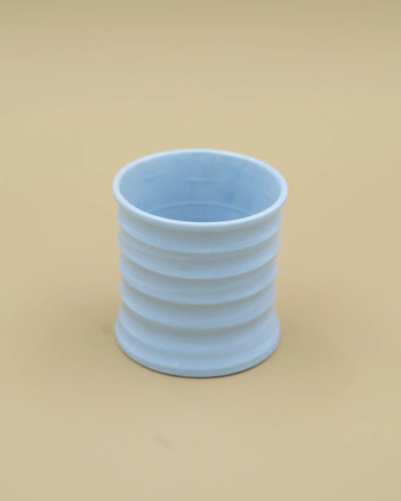 Lyseblå rillet kop