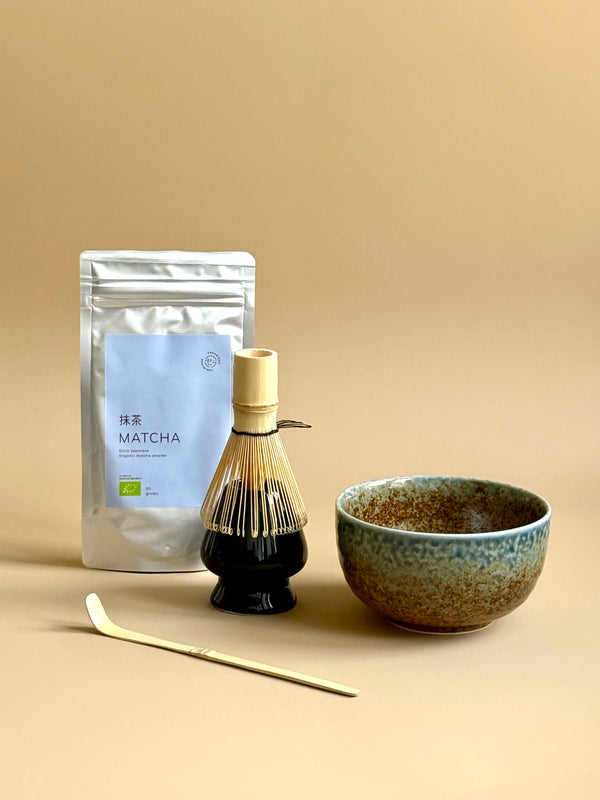 Matchasæt med blåglaseret skål - med matcha