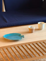 Brun/hvid kop med ru ydreside