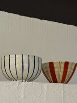 Risskål med røde, håndmalede striber