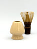 Beige holder til matcha piskeris