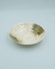 Tallerken i beige med brunlige detaljer