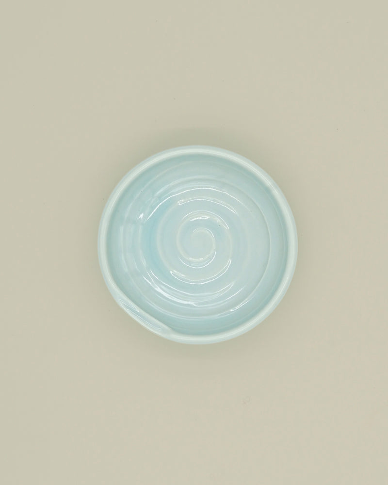 Soyaskål med spiralmønser i pastelblå