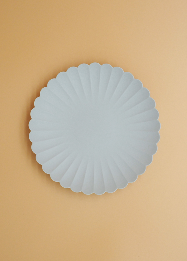 Flower-shaped gray plate