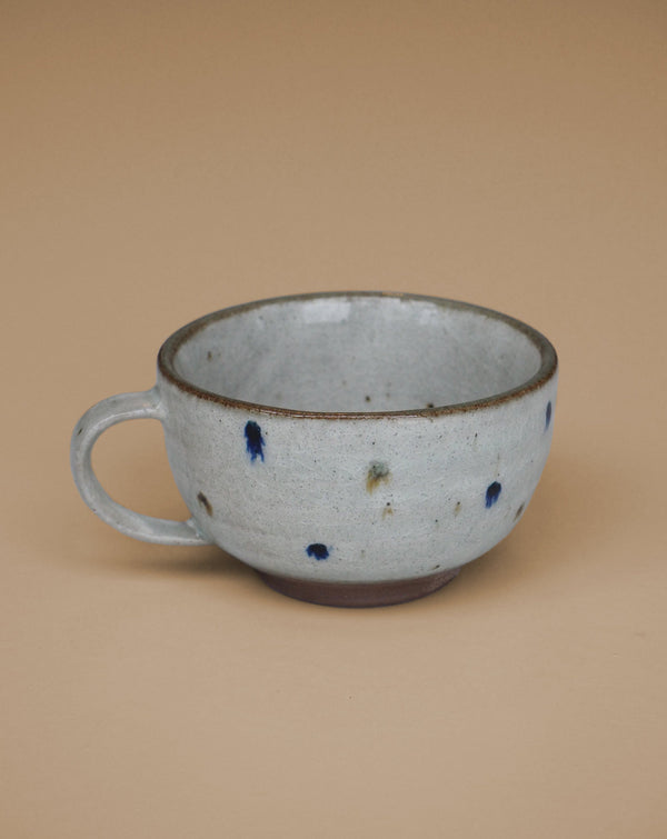 Large dotted mug with handle